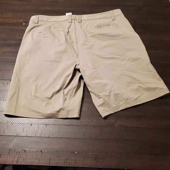 Rhone Commuter Short - Picture 5 of 7